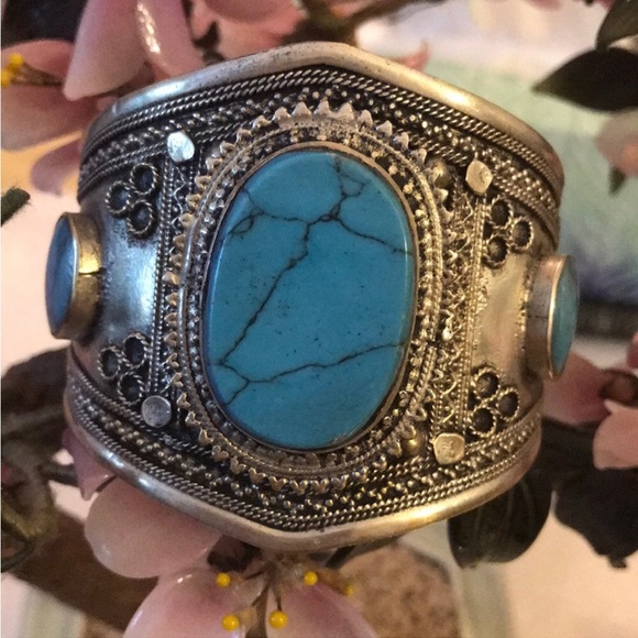 Vintage Jewelry - Vintage turquoise cuff